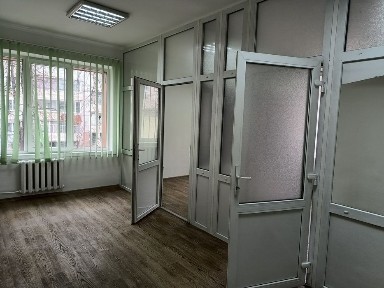 Здається в оренду офіс розділений на три кабінети Виставка (Електр. )