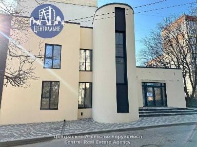Оренда 1-го поверху будівлі у спальному р-ні, вул. Скальда (Комарова)