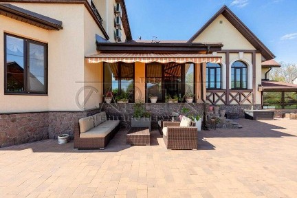 Продаж / Будинок / 618 м2 / Нові Безрадичі / вул. Блакитна
