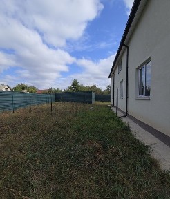Таунхаус в затишному місці поруч з розвиненою інфраструктурою