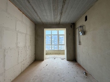 Простора 2-кімнатна квартира 66 м² у центрі міста - готова до ремонту