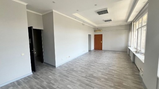 Оренда 34 кв. м біля БЦ Парус, вул. Мечникова, тепло, світло завжди