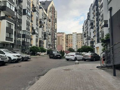 Продам дворівневу квартиру ЖК 
