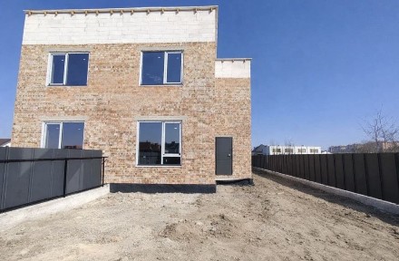 Продається дуплекс 140 м2 в Крихівцях. 4 сотих землі