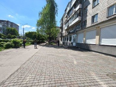 Оренда фасадного Комерційного приміщення, Центр 360 м². Під будь-який вид діяльності магазин спортзал, офіси лікарня ігровий зал айті технології.