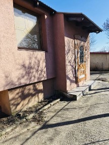 Продаж 2-ох км квартири з добудовою і гаражем в центрі міста