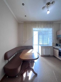 Оренда 1-кімнатної квартири 44 м², Комбінатна вул., 25