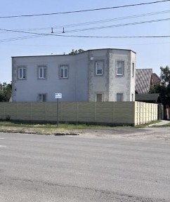 Приаатний будинок