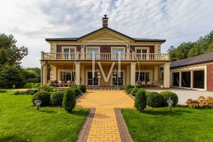 Будинок S=380 м² 4 спальні басейн берег