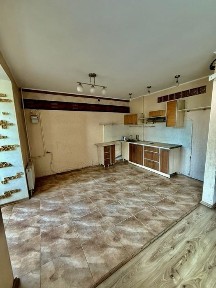 Продам трехкомнатную квартиру в кирпчном доме. Выгодная цена! Газ.
