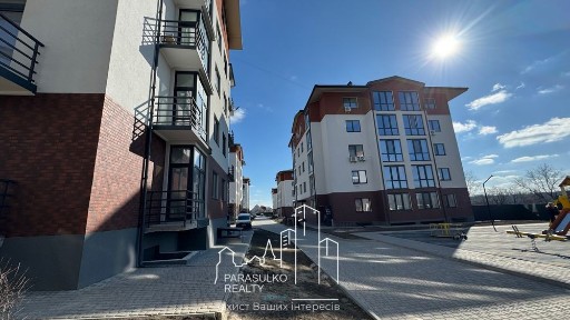 Продам простору 3-х кімнатну квартиру