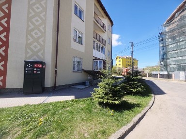 Продаються комарційні приміщення біля Самбірського ринку