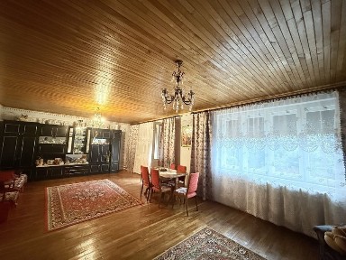 Будинок на Червениці з двома ділянками