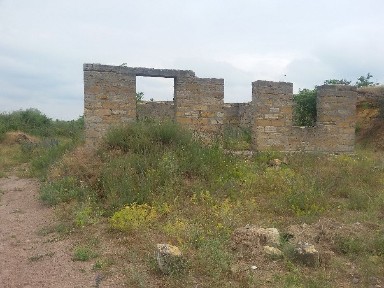 Срочно продам 18 с. земли с недостроем в с. Нерубайское 15т. у.е.