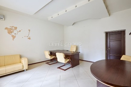 Продається 2к квартира, 60м² Печерськ | центр Києва | вул. Шовковична | під офіс | поруч Хрещатик