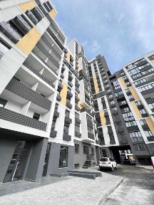 Продаж трикімнатноі квартири, будинок введено в експлуатацію, відступлення правв