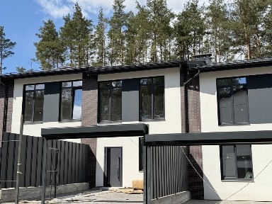 Таунхаус з видом на сосни поруч з парком Гостомель