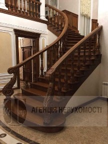 Продається триповерхове приміщення.