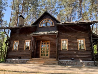 Оренда (помісячна) маєтку 3,8 Га на березі річки, в лісі