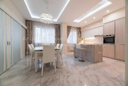 Київ, Печерський, вулиця Андрія Верхогляда 2а