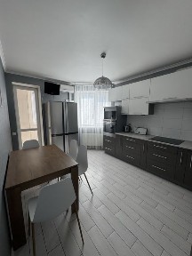 Здам вперше трикімнатну біля Парку Грушевського 21,23000гривень