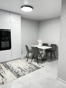 Шикарная 3к с большой кухней в Жемчужине