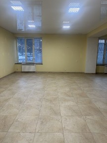 Продається чудове приміщення під ва майбутній бізнес рн мототрек