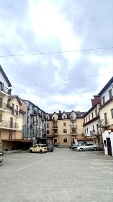 Центр старого міста. Зданий будинок