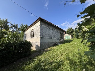 Продам або обміняю хату с. Арданово з ділянкою12сотин, 20км від Мукачева