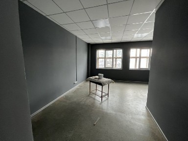 Оренда складу/виробництва, заізд фурами в 4500м2 - е/е 300кВт з офісами та сухим складом і рівною підлогою під навантаження.