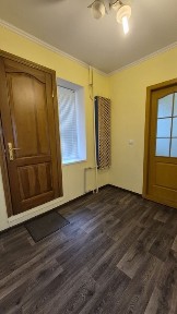 Продаж двокімнатної квартири з окремим виходом