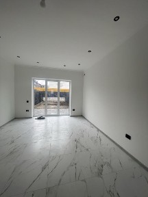 Продаться таунхаус з ділянкою та ремонтом