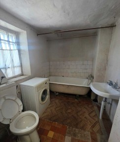Продам частину будинку по вул. Стрітенська