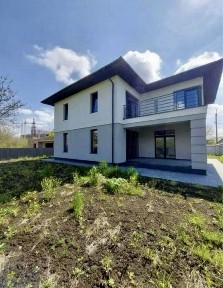Продаж! Великий будинок в топовій локації поблизу Міського озера!