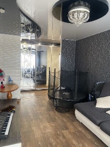 Продам 3- х кім. кв з кап. ремотом і меблями на 4-м районі.