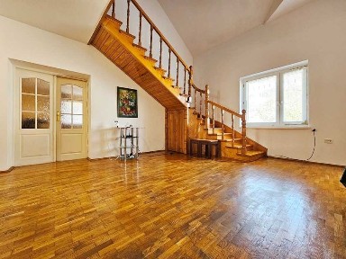 Продаю простору оселю в найкращому спальному районі міста Стрий.