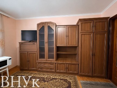Продам 3 к. квартиру, цегляний будинок, 4 поверх, р-н Стадіону