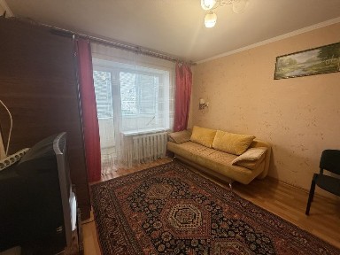 1-на на Сєдова в цеглі середній поверх
