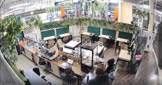 Продаж Готового для Роботи Кафе з Меблями Технікою в холлі Торгового Центру Куренівка Оболонь прохідне місце поруч з Куренівським ринком є Генератор
