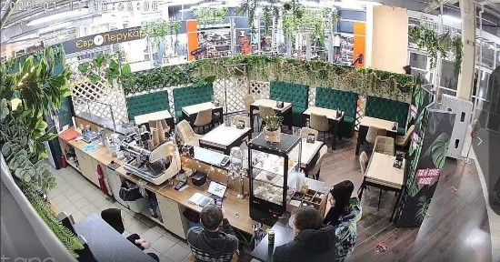 Продаж Готового для Роботи Кафе з Меблями Технікою в холлі Торгового Центру Куренівка Оболонь прохідне місце поруч з Куренівським ринком є Генератор