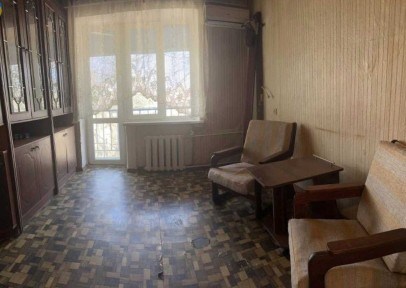 Продам 3-х комн. квартиру в центре города Запорожская. Переходная сталинка.