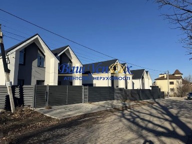 Продажа таунхауса под ремонт, село Хотов. Киевская область