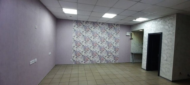 Продам комерційне приміщення 33 кв. м. Центр. Магазин, офіс, салон
