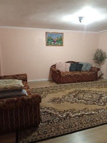Квартира з земельною ділянкою