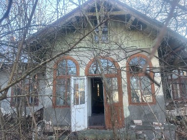 Одноповерхова будівля S= 284,2 м2. 0.1 га, Олесько, вул Замкова 12