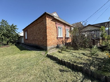 Продаж будинку з меблями та технікою район скала