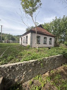 Продам хату з великою ділянкою 60 соток в селі Хмільна