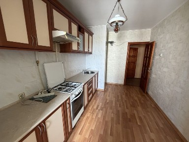 Продаж три кімн квартири, вул Млинівська