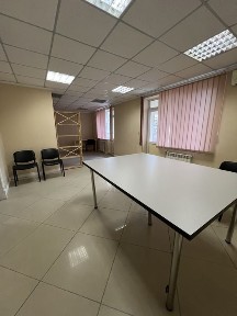 Здам у довгострокову оренду офіс 90 кв. м. Дніпровська набережна 19в