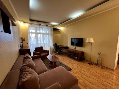 Продам простору 2-кімнатну квартиру на вул. Кирилівській, 109/1